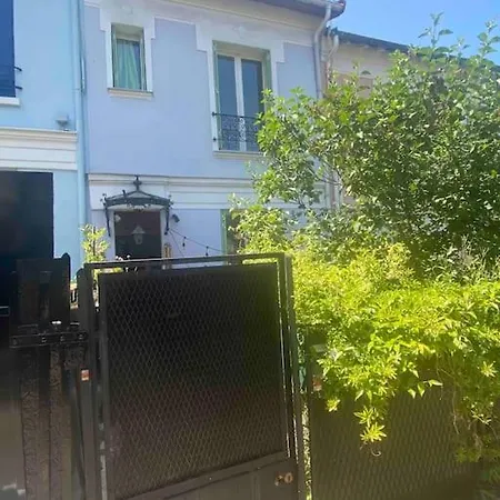 Full Equiped House With Garden Paris