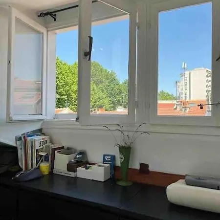 Full Equiped House With Garden Nyaraló