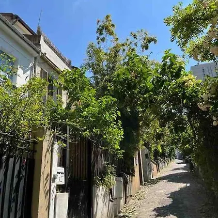 Full Equiped House With Garden بيت للعطل